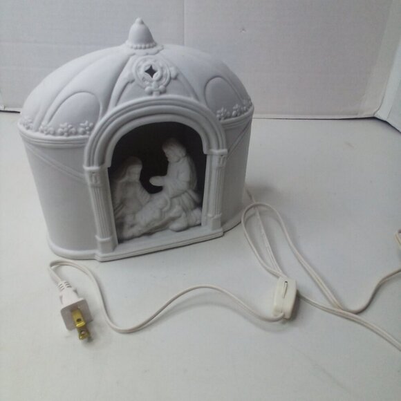 Vintage Porcelain Ceramic Nativity Scene Light Up White Christmas 8" - Picture 13 of 13